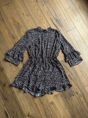 Dynamite Black Floral Ruffle-Sleeve Romper